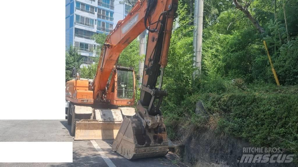 Doosan DX 210 W Bagri na kolesih