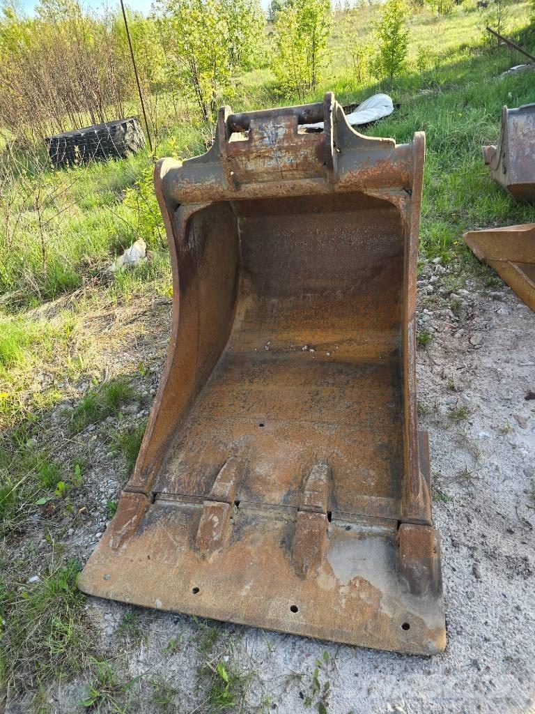 CAT M 318 F Bagri na kolesih