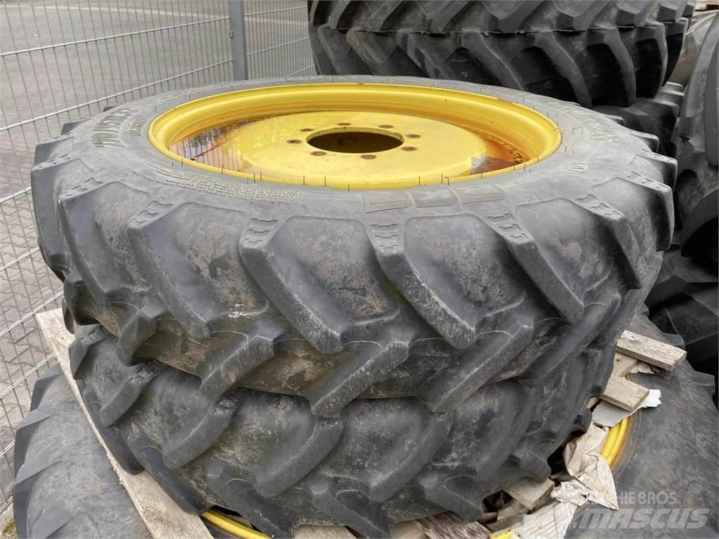 BKT 270/95R32 Gume, kolesa in platišča