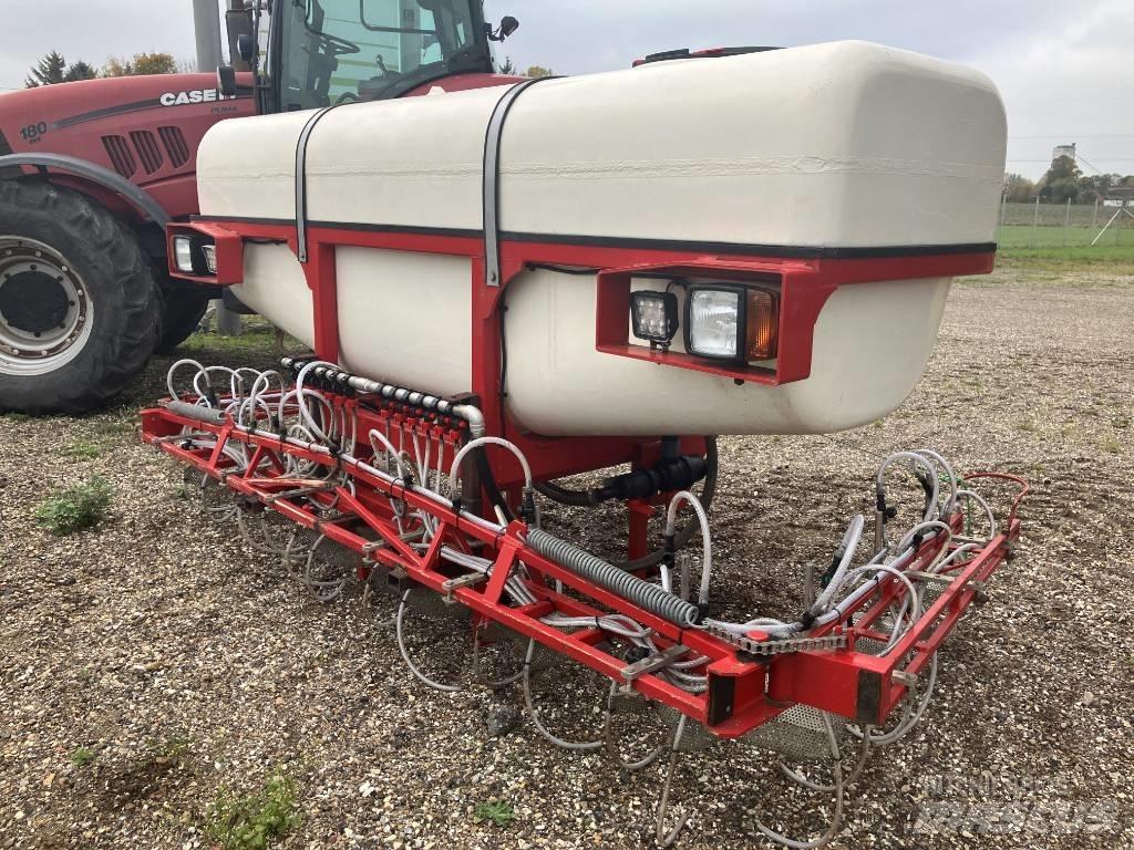  Agrovo 3000 liter Montirane škropilnice