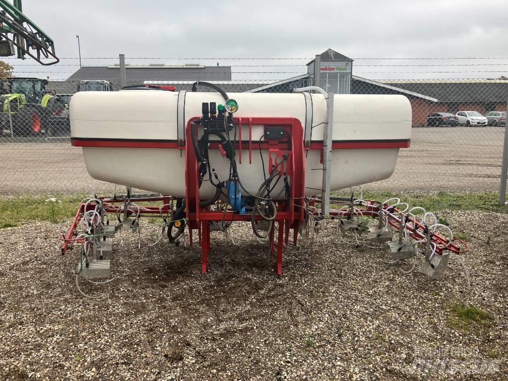  Agrovo 3000 liter Montirane škropilnice