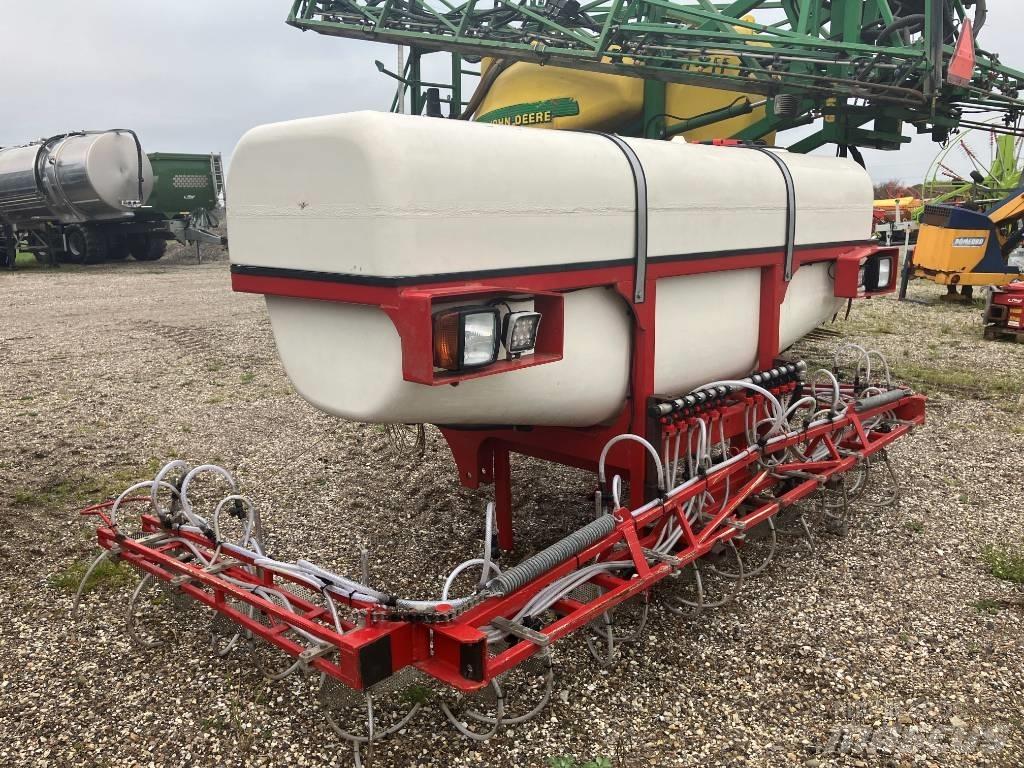  Agrovo 3000 liter Montirane škropilnice