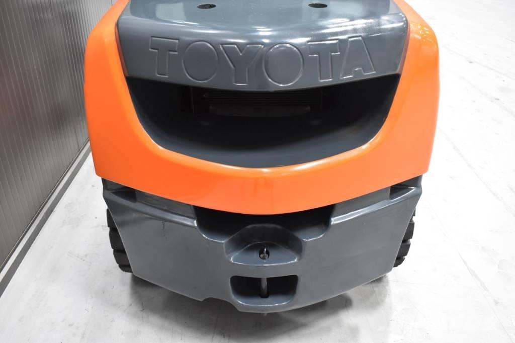 Toyota 02-8FDF30 Dizelski viličarji