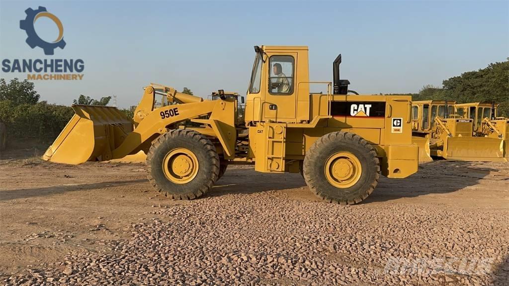 CAT 950E Kolesni nakladalci