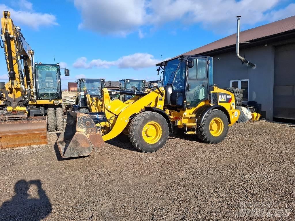 CAT 908M Kolesni nakladalci