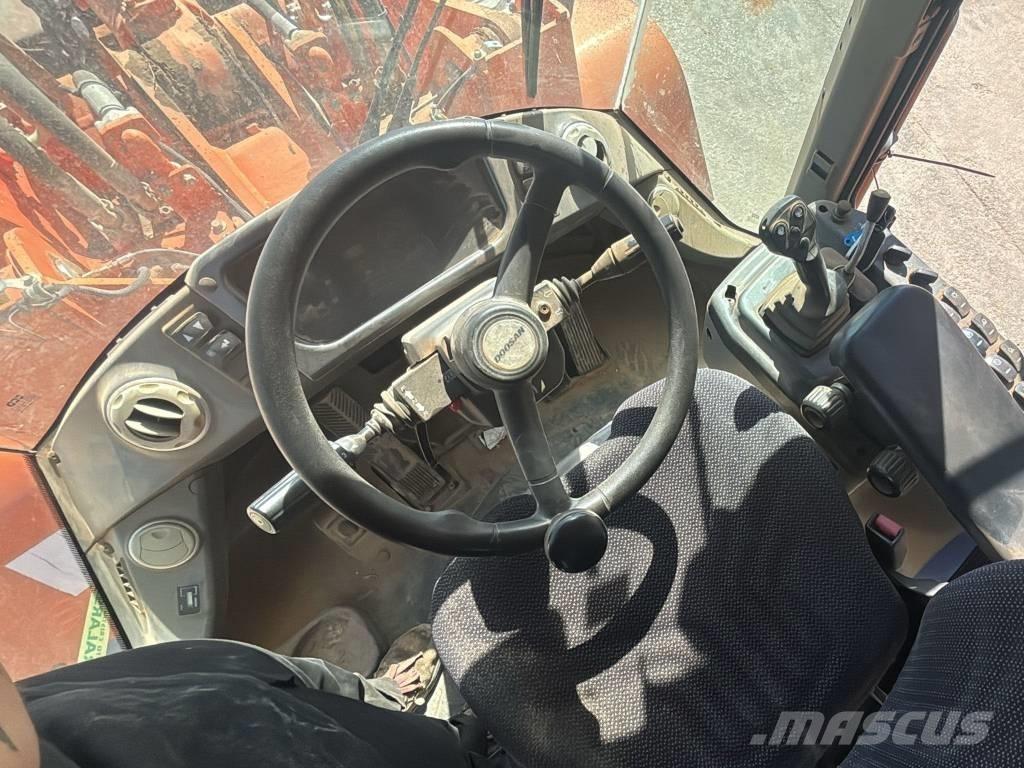 Doosan DL 250-3 Kolesni nakladalci