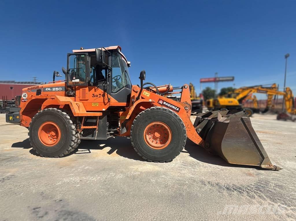 Doosan DL 250-3 Kolesni nakladalci