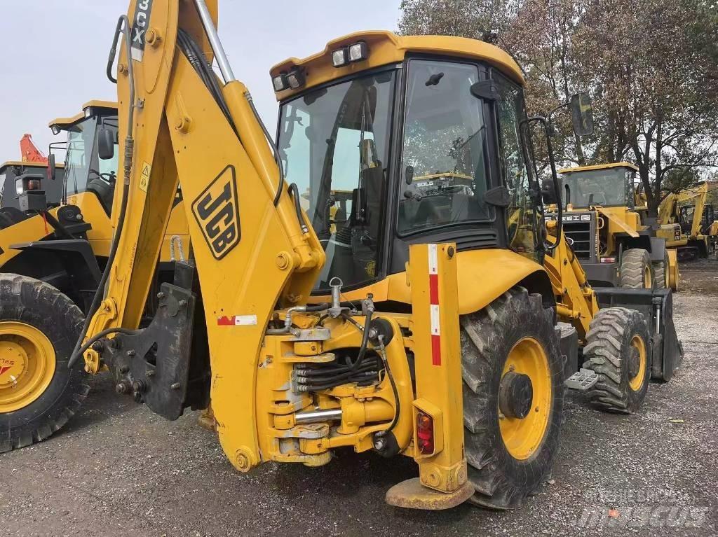 JCB 3CX Kolesni nakladalci