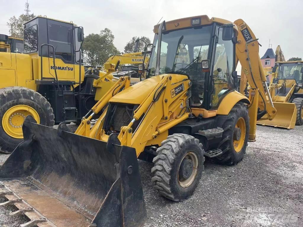 JCB 3CX Kolesni nakladalci