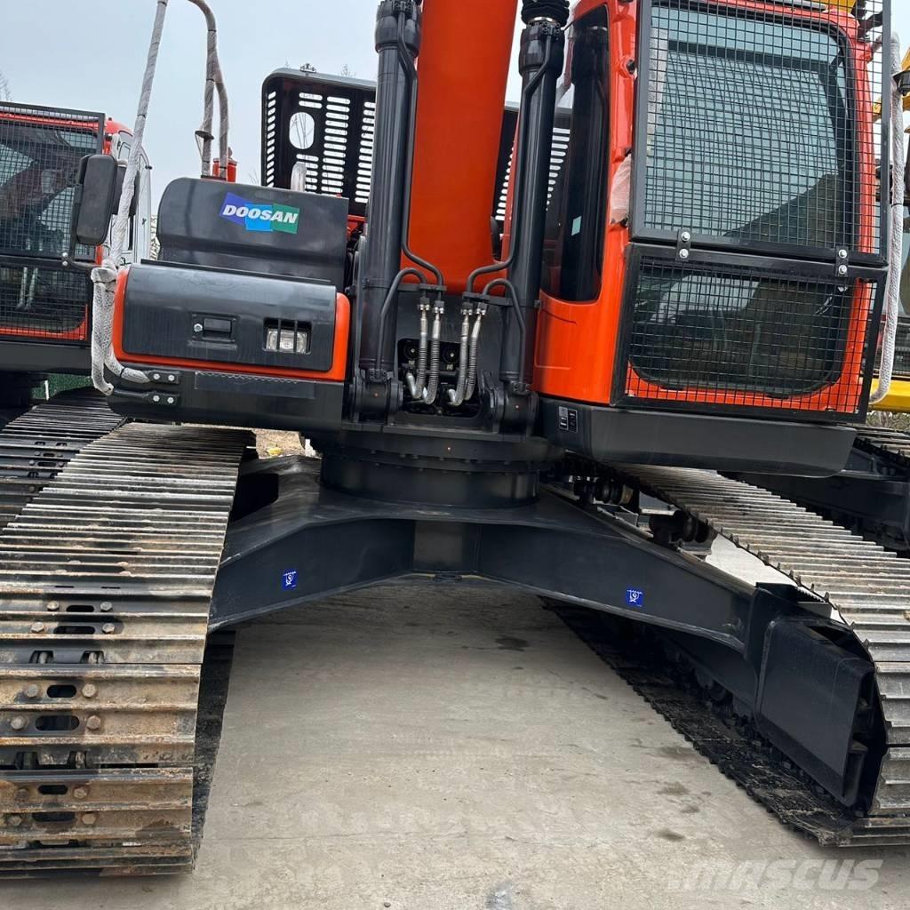 Doosan DX225LC-9C Bagri goseničarji