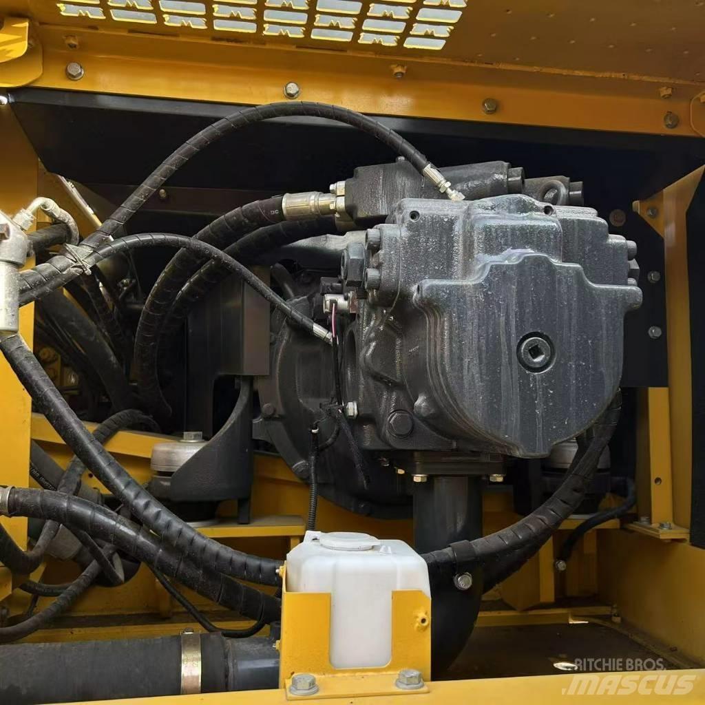 Komatsu 450 Bagri goseničarji