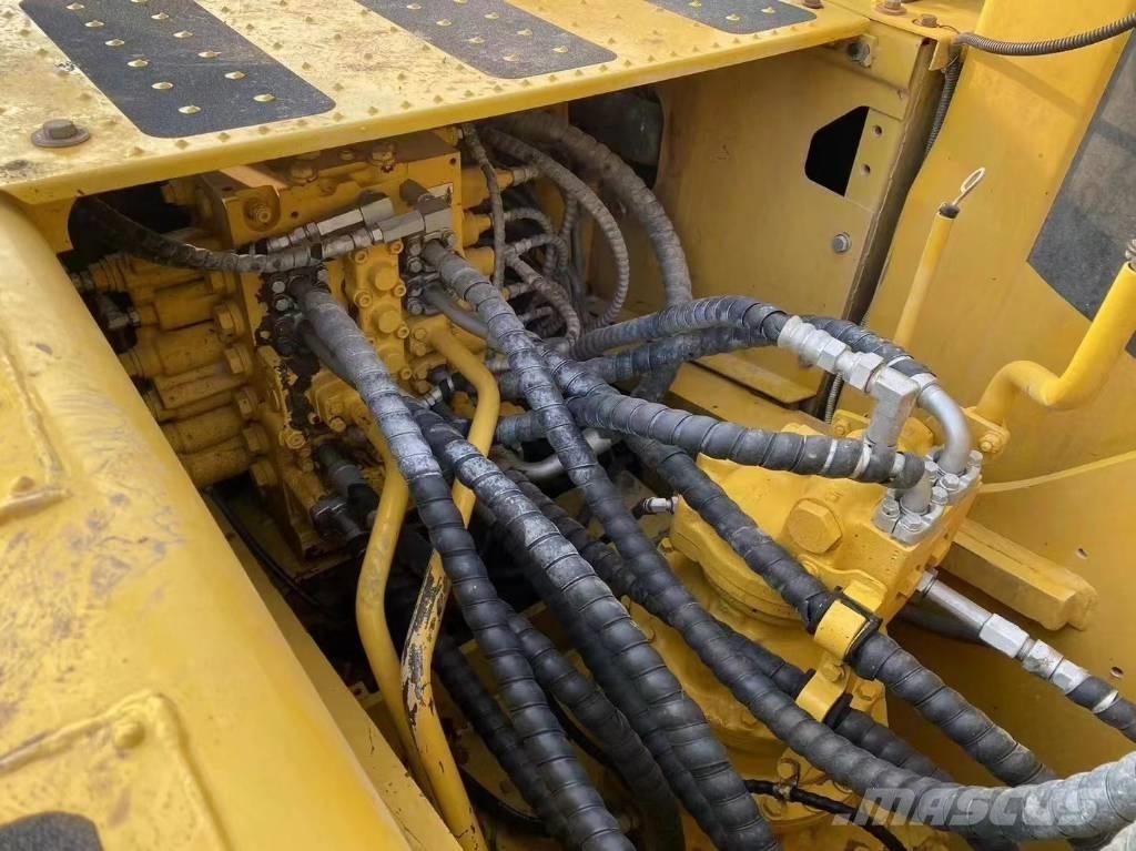 Komatsu pc 220 Bagri goseničarji