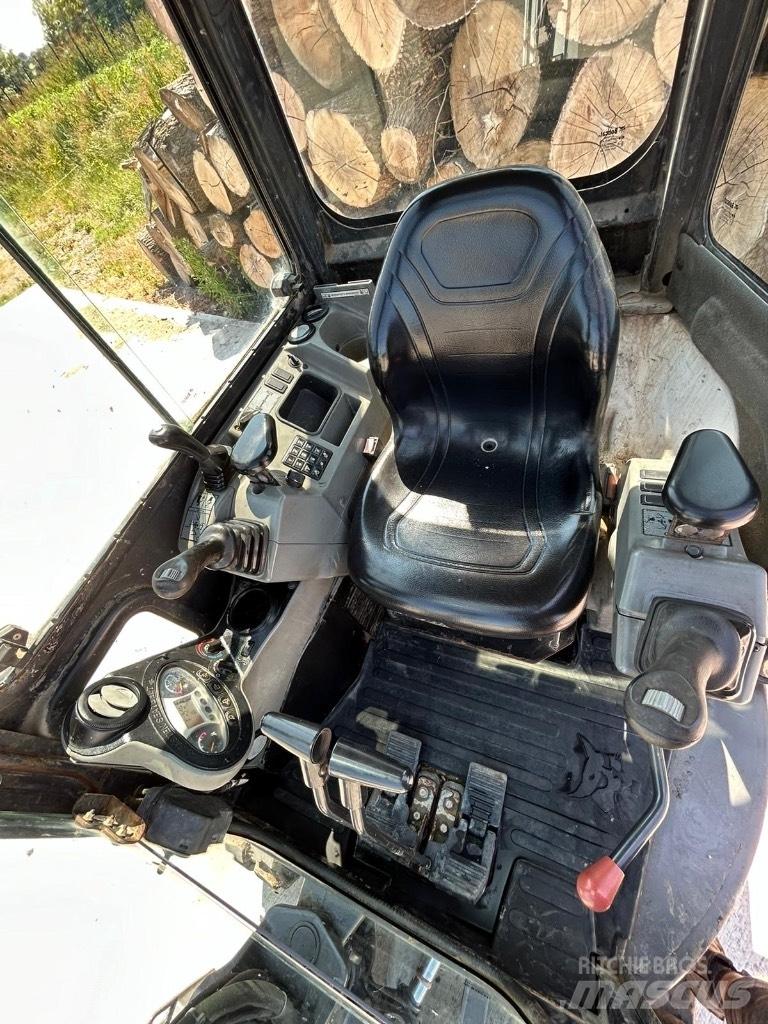 Bobcat E 25 Mini bagri <7t