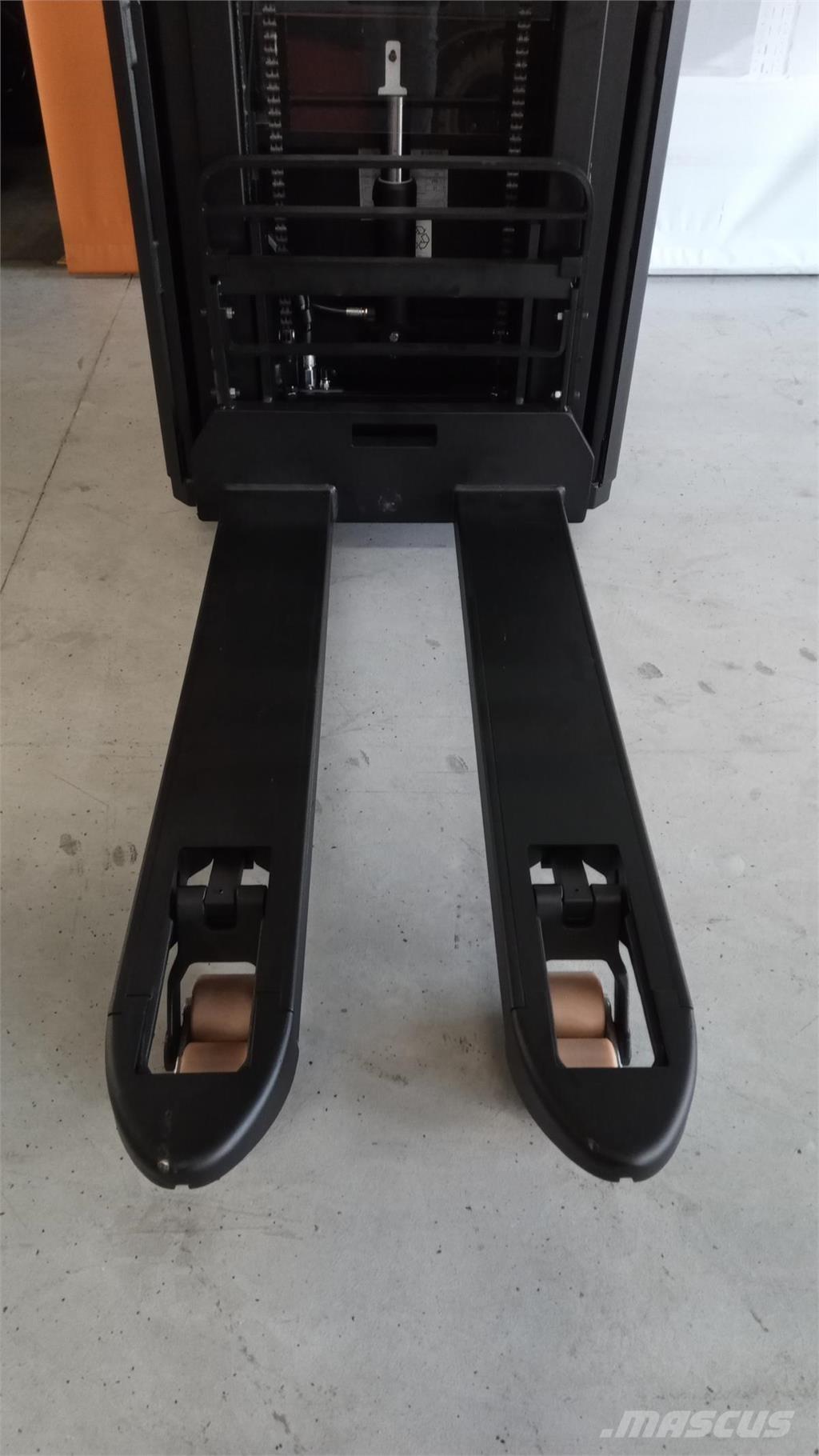 Toyota SPE200D Samopogonski ročni viličarji