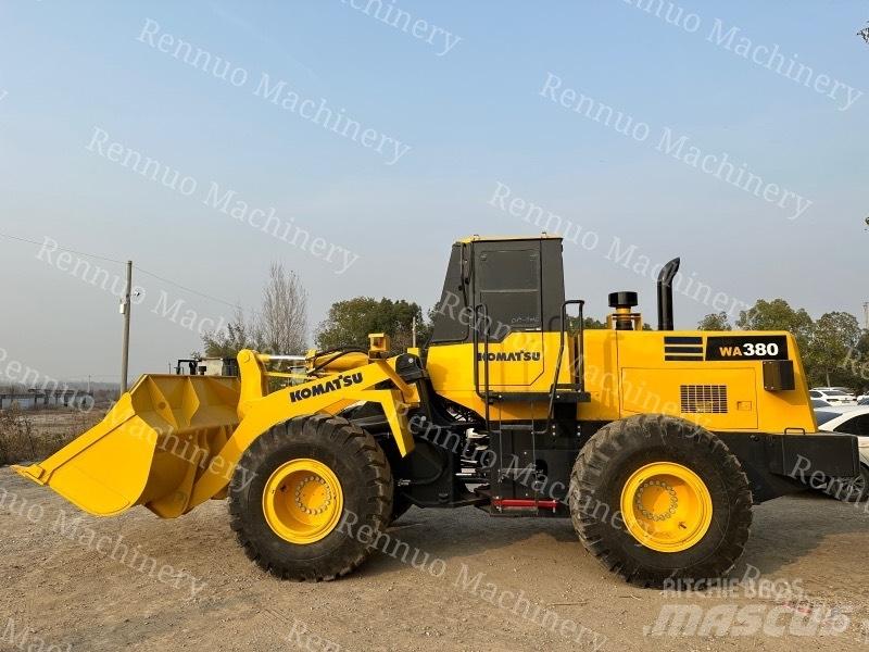 Komatsu WA380 Kolesni nakladalci