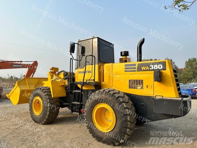 Komatsu WA380 Kolesni nakladalci
