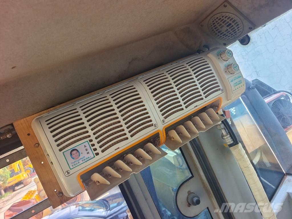 XCMG XS 203 J Bagri goseničarji