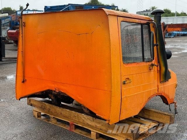 Unimog 424 USED CAB Kabine in notranjost