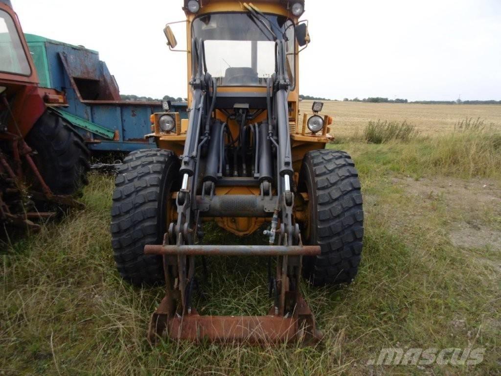 Volvo BM 4200 Kolesni nakladalci