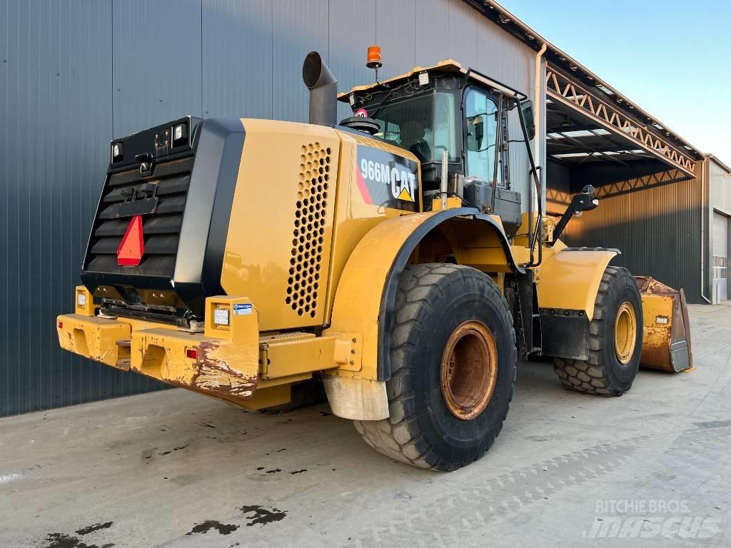 CAT 966M Kolesni nakladalci