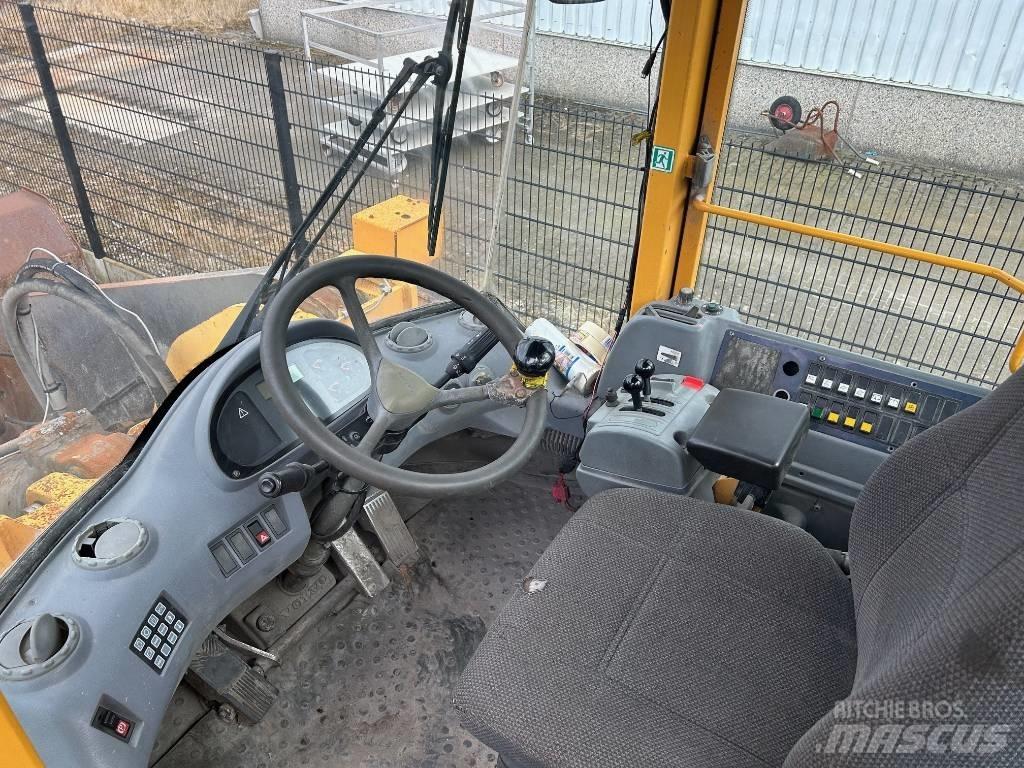 Volvo L 220 E Kolesni nakladalci