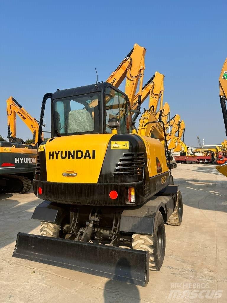 Hyundai Hyundai60W-7 Bagri na kolesih