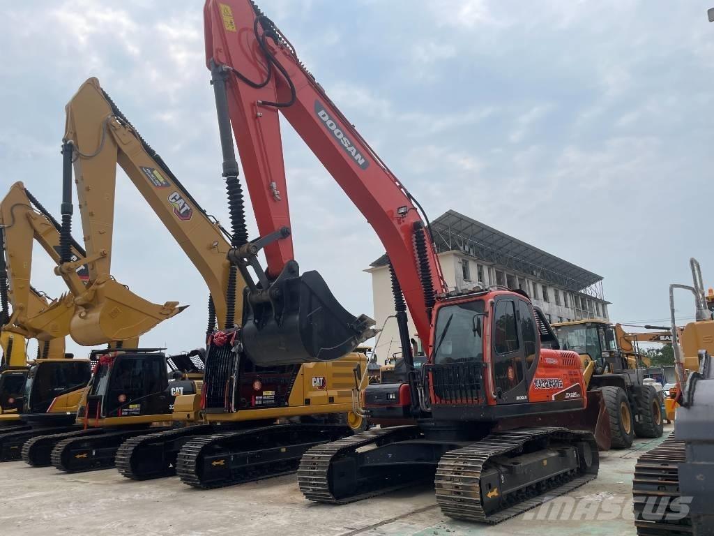 Doosan DX 225 LCA Bagri goseničarji