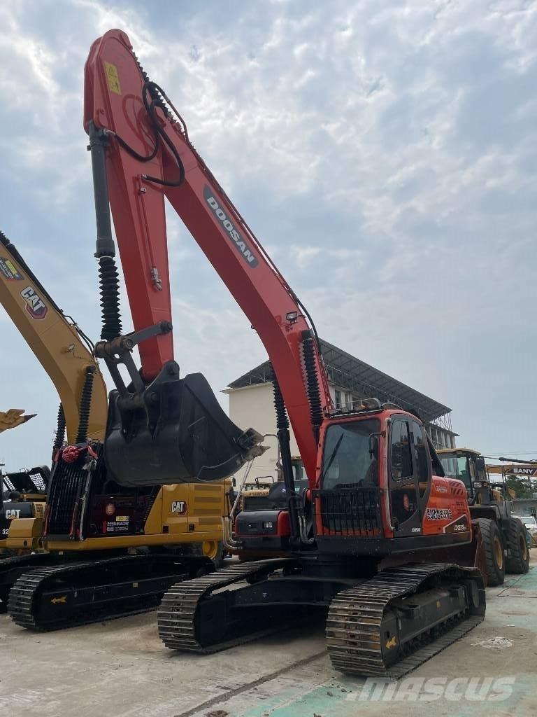 Doosan DX 225 LCA Bagri goseničarji