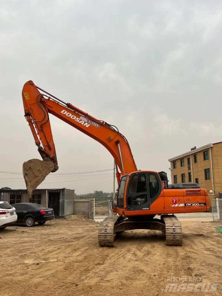 Doosan DX300LCA Bagri goseničarji