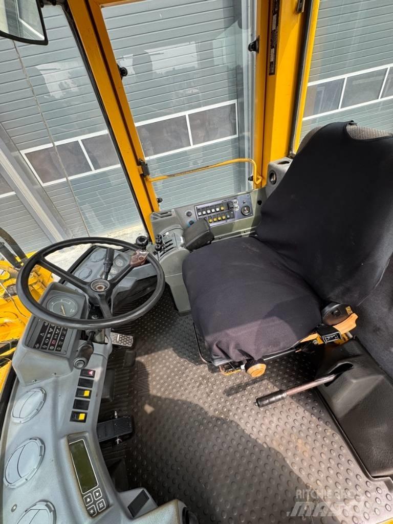 Volvo L90B Kolesni nakladalci