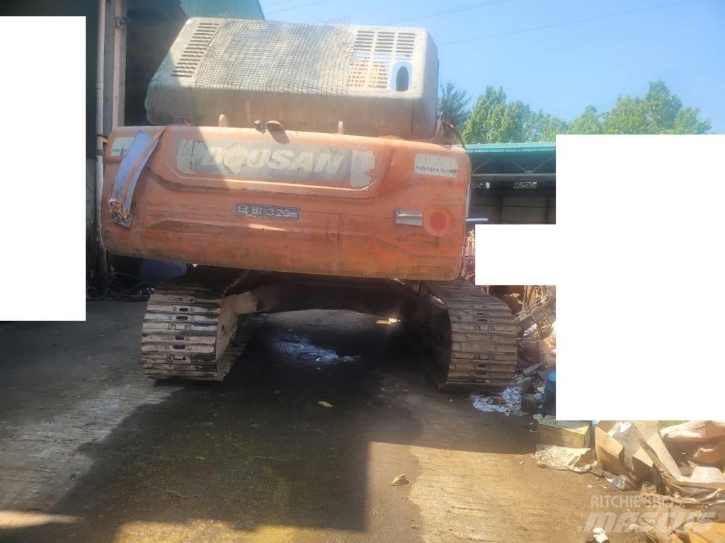 Doosan DX 300 LCA Bagri goseničarji