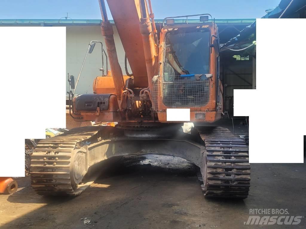 Doosan DX 300 LCA Bagri goseničarji