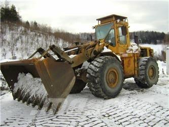 CAT 980B Kolesni nakladalci