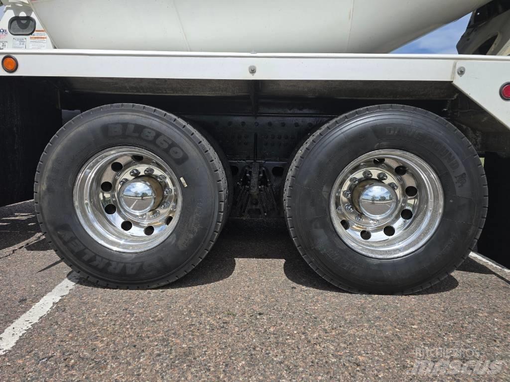Kenworth T 880 Drugi tovornjaki
