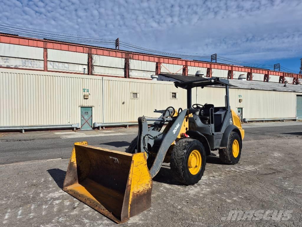 John Deere 204 K Kolesni nakladalci