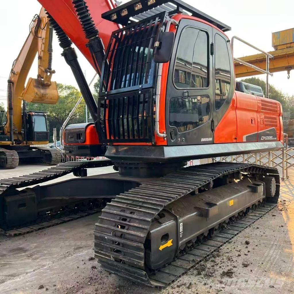 Doosan DX225LC-9C Bagri goseničarji