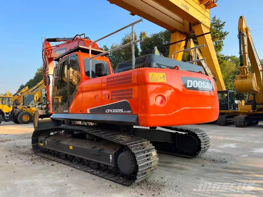 Doosan DX225LC-9C Bagri goseničarji