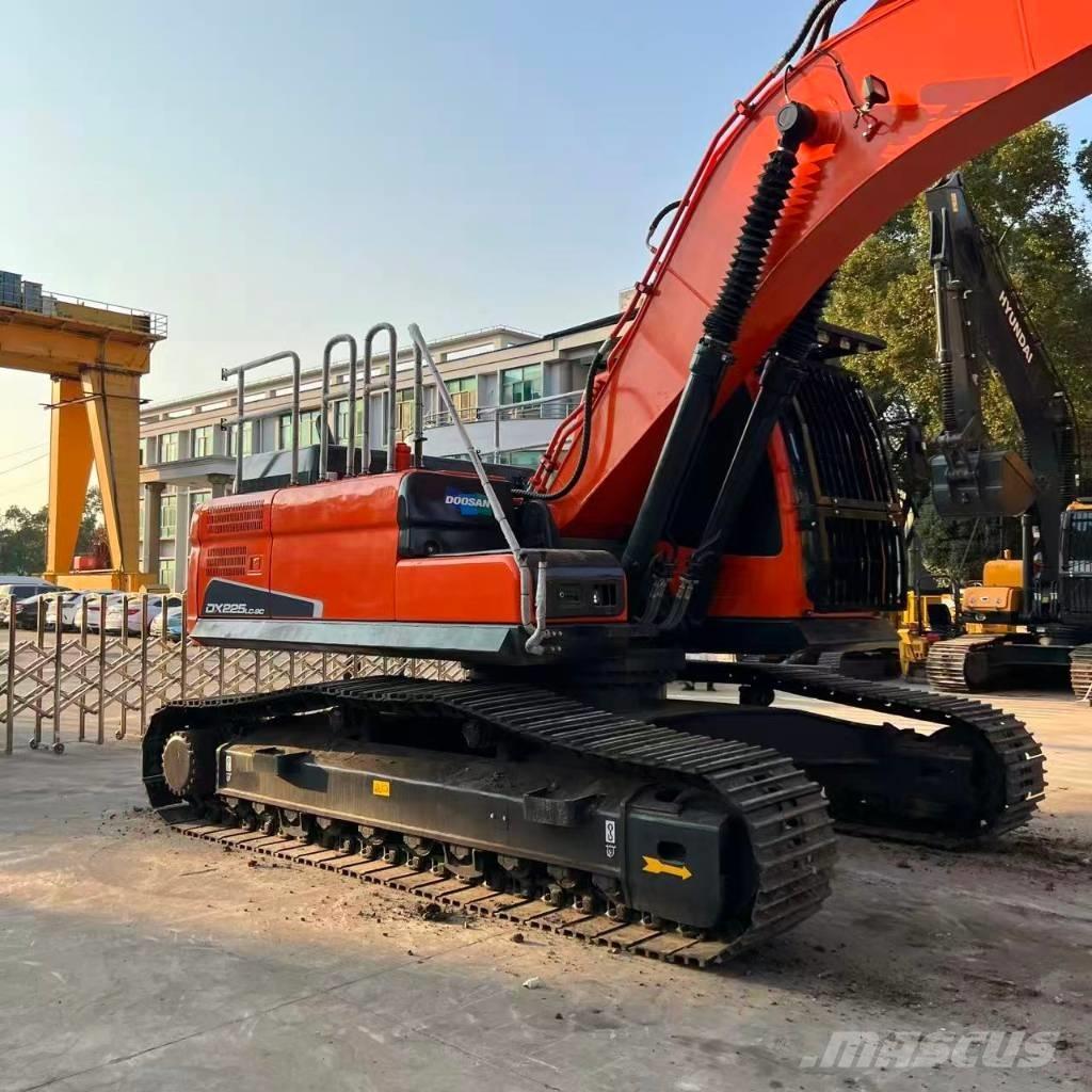 Doosan DX225LC-9C Bagri goseničarji