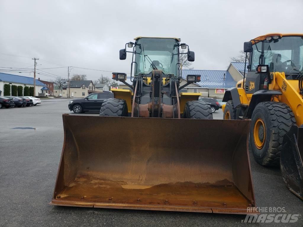 Komatsu WA 200 Kolesni nakladalci