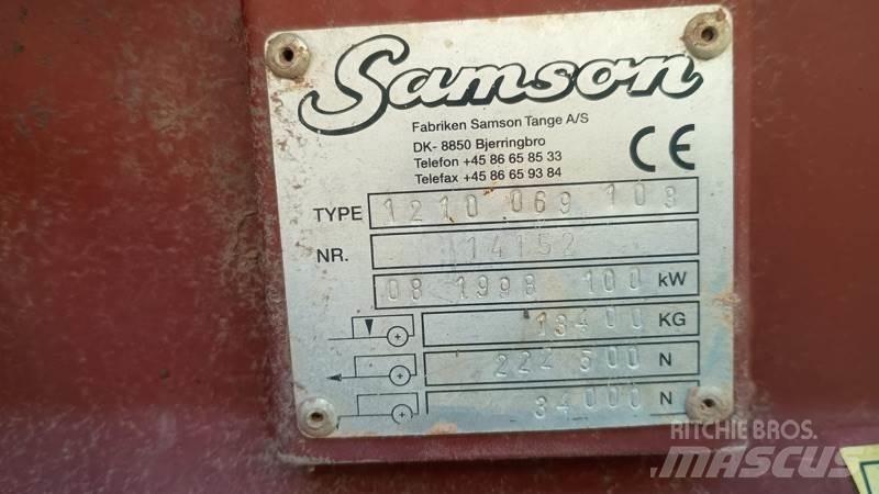 Samson 1210 Trosilniki gnoja
