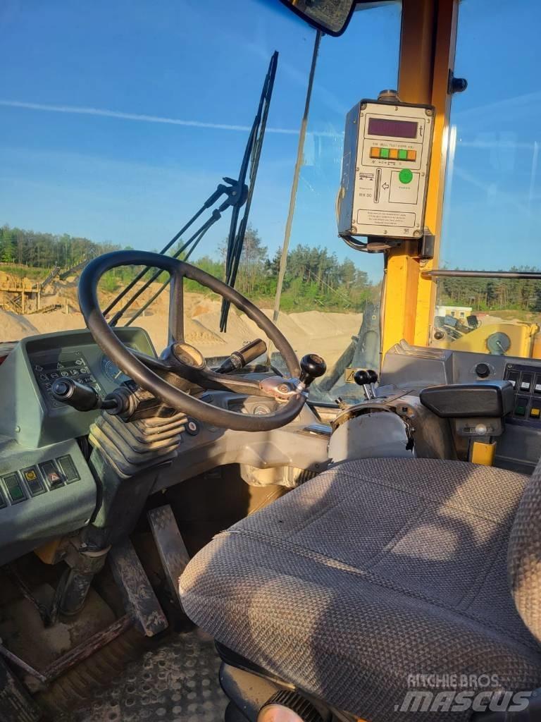 Volvo L180C Kolesni nakladalci