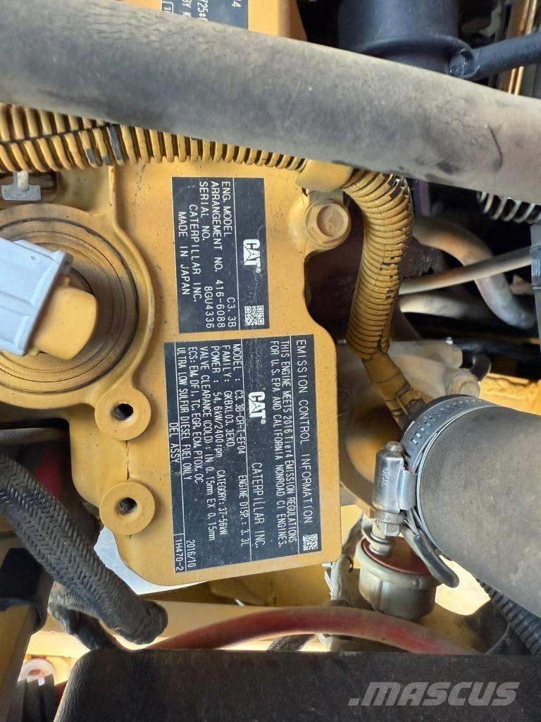 CAT 906M  1831h Kolesni nakladalci