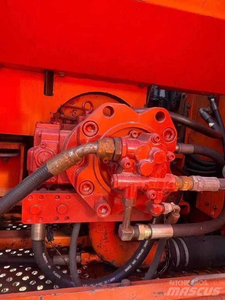 Doosan DH 300 LC-7 Bagri goseničarji