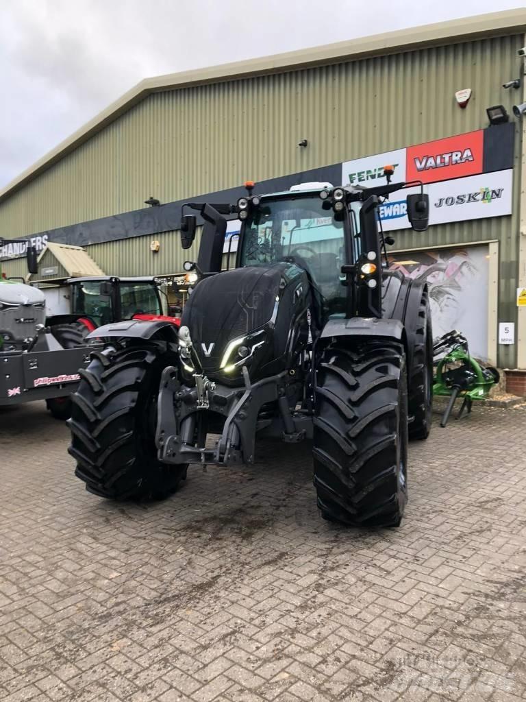 Valtra T235V Traktorji