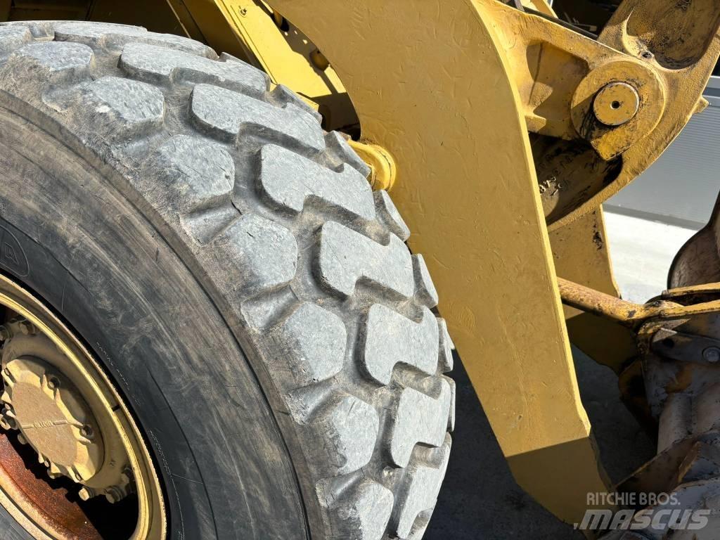 CAT 936 Kolesni nakladalci