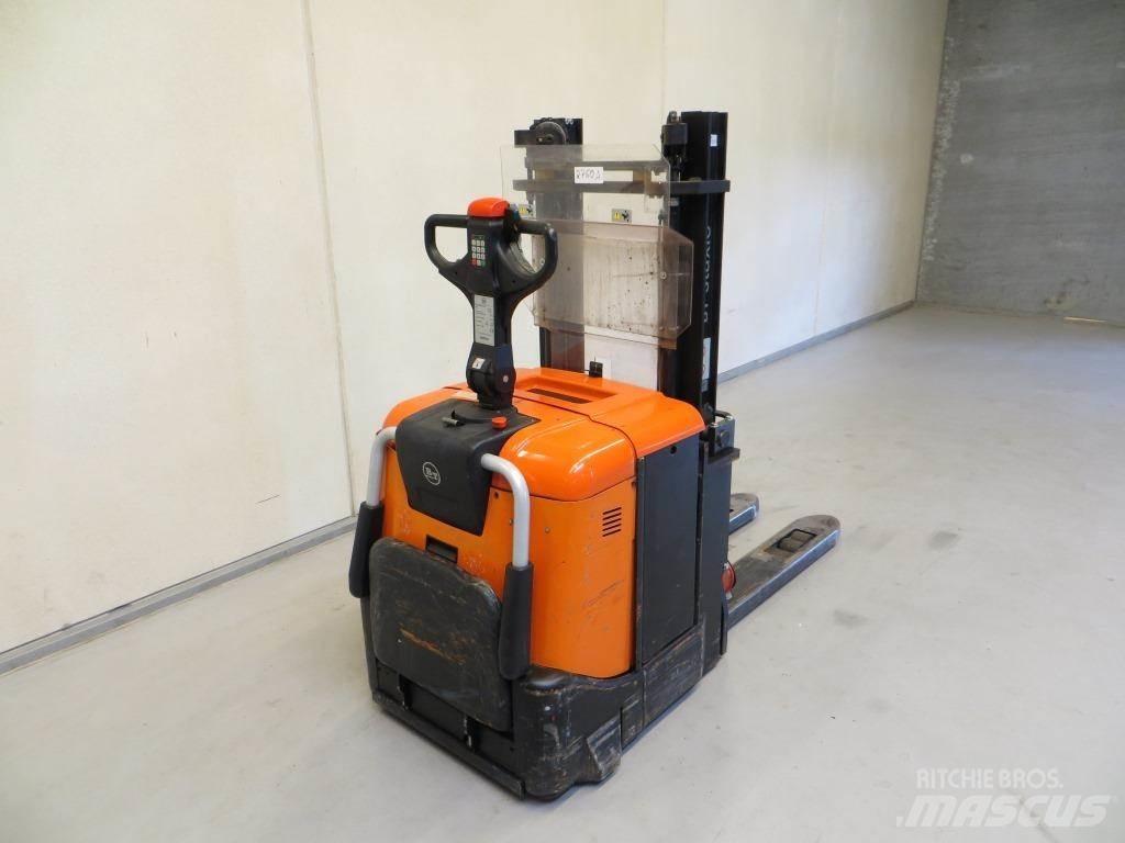 BT SPE125 Samopogonski ročni viličarji