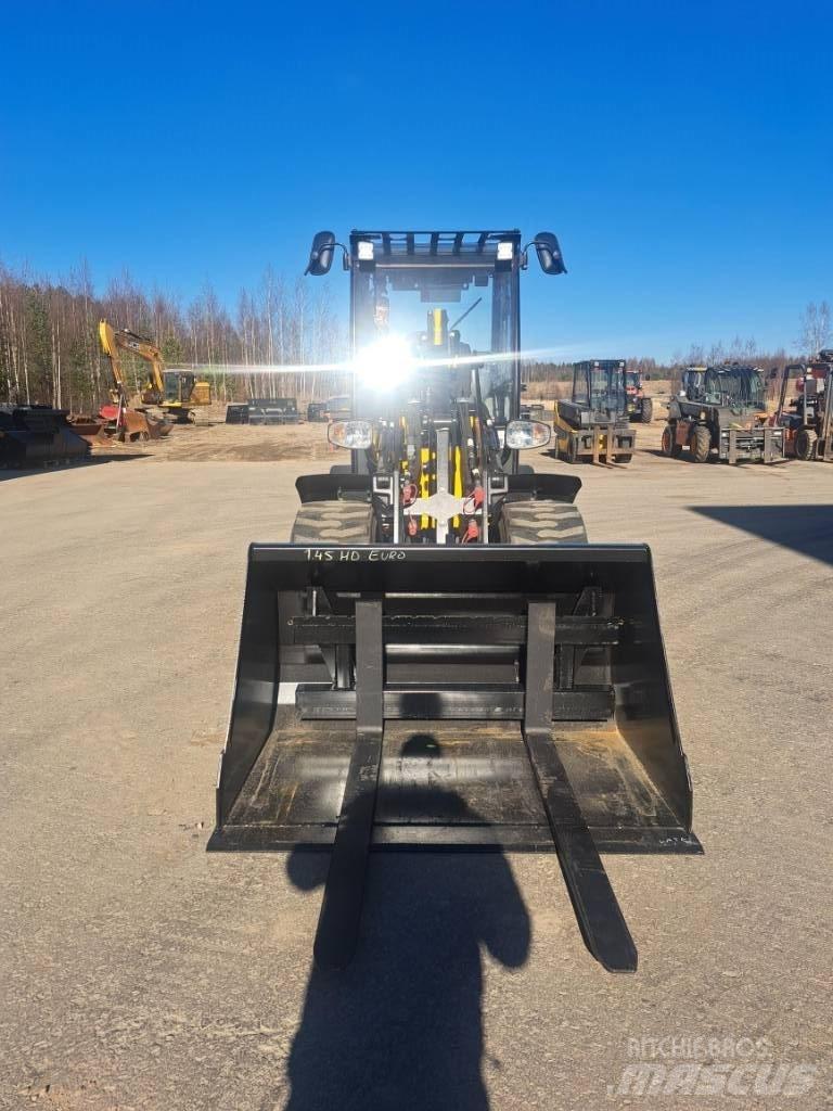 JCB 403 Večnamenski nakladalci