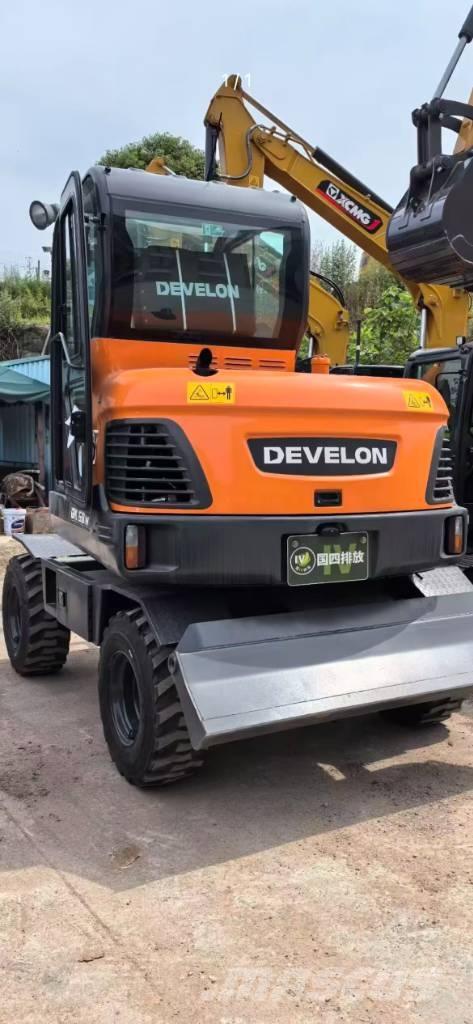 Develon DX60W ECO Bagri na kolesih