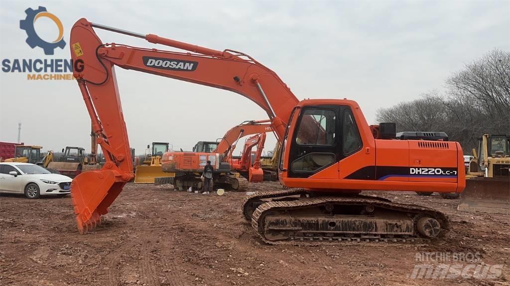 Doosan DX 220 Bagri goseničarji
