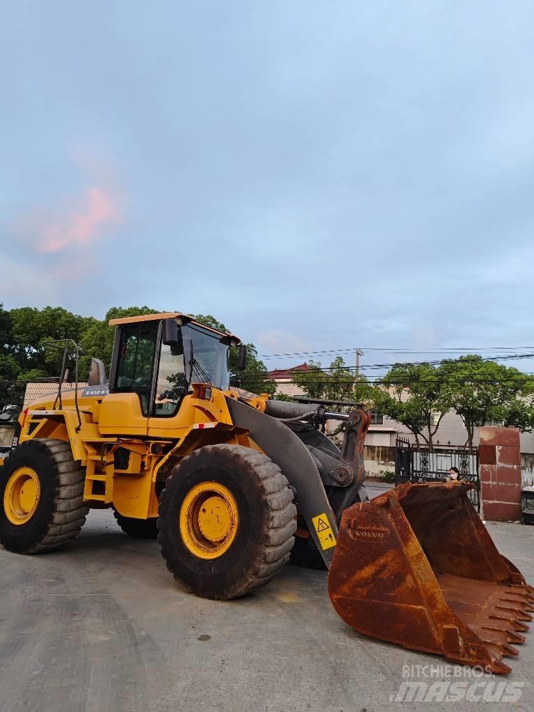 Volvo L 120 Kolesni nakladalci